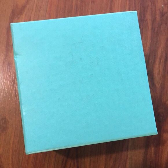 Tiffany large blue box. - Picture 4 of 5